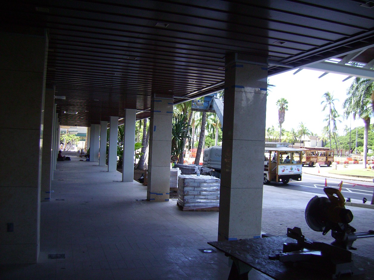 Trump Tower Waikiki pillars