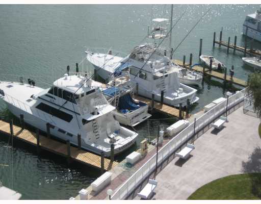 King Cole Condo Miami Beach Boat Docks