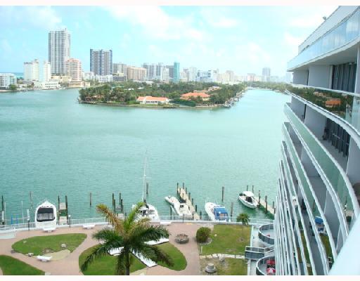 King Cole Condo Miami Beach Boat Docks