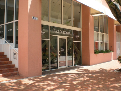 Ugo De Roma is an upscale hair salon located street level to the right of the main stairs.