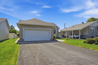 2733 Sylvain St, Rockland, ON, K4K 1S6 Canada