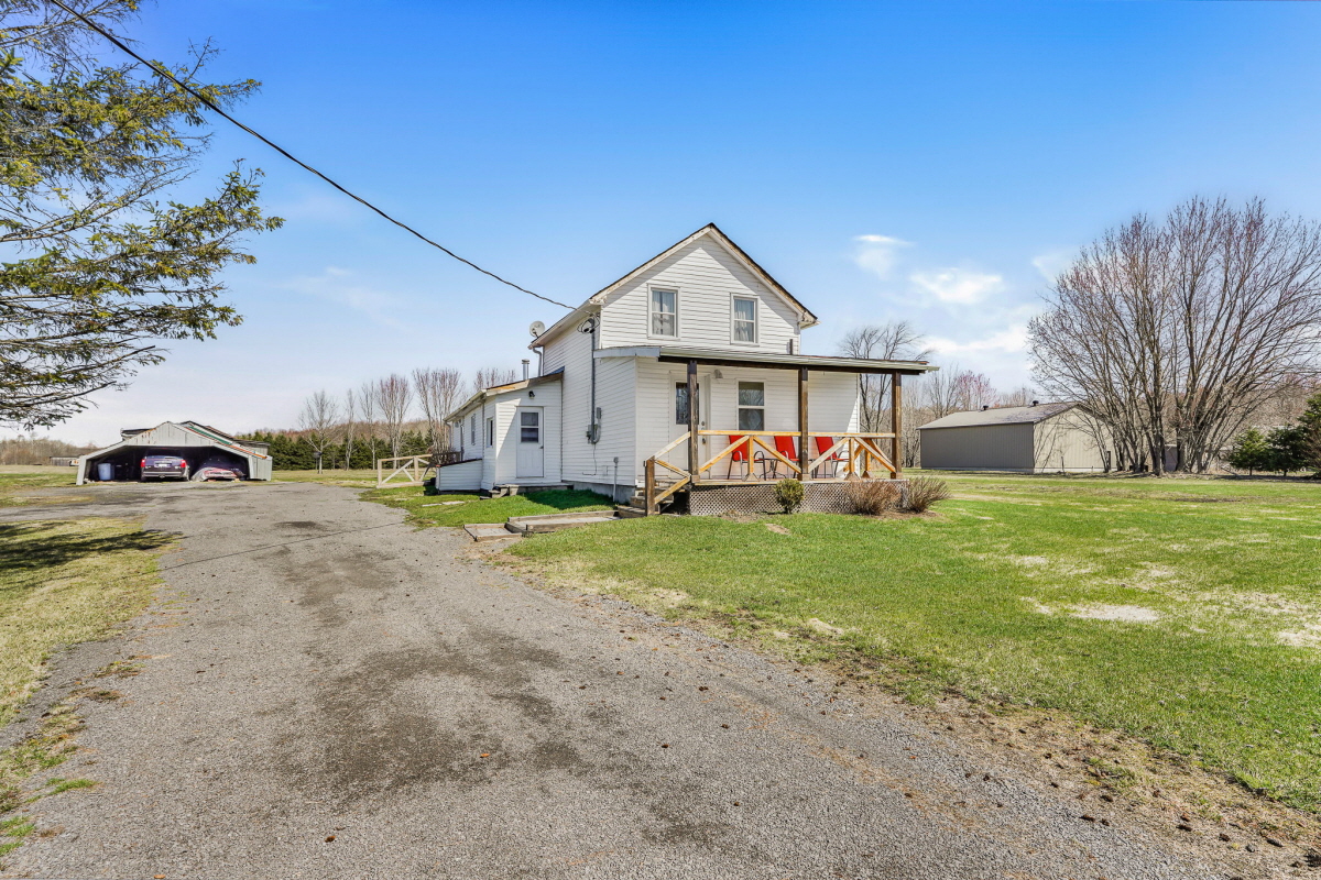 3697 Etienne Rd, Sarsfield, ON, K0A 3E0 Canada