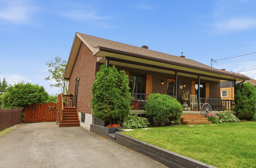 1991 Woods St, Rockland, ON, K4K 1H7 Canada