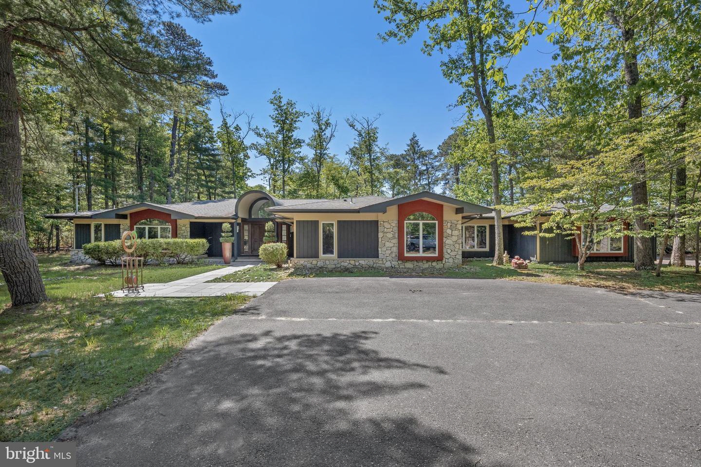 1 Braddocks Mill Ct, Medford, NJ, 08055 United States
