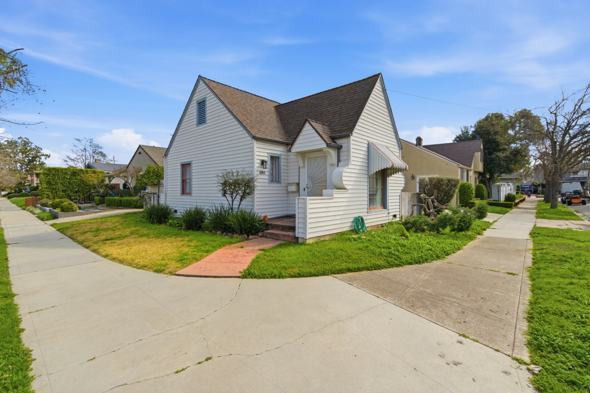 686 S Tuxedo Ave., Stockton, CA, 95204 United States