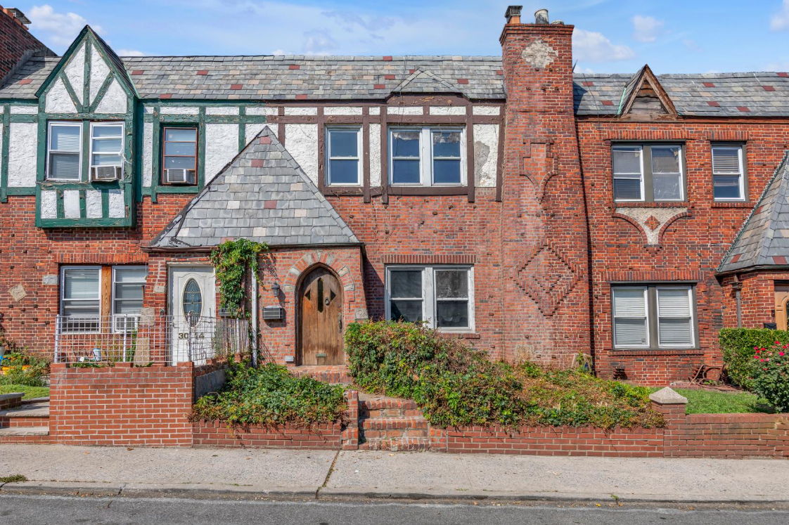 30-12 90th Street, East Elmhurst, NY, 11369 United States