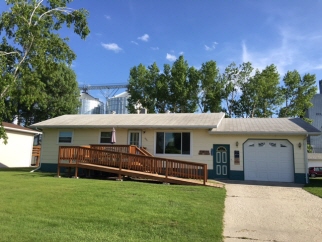 806 1st Ave, Rolette, ND