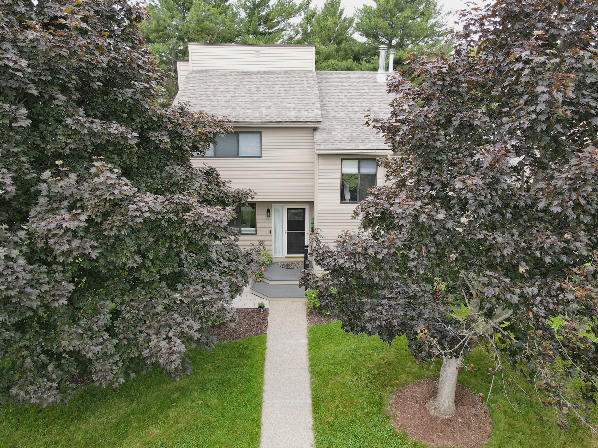 6 Charleston Green, South Burlington, VT, 05403 United States