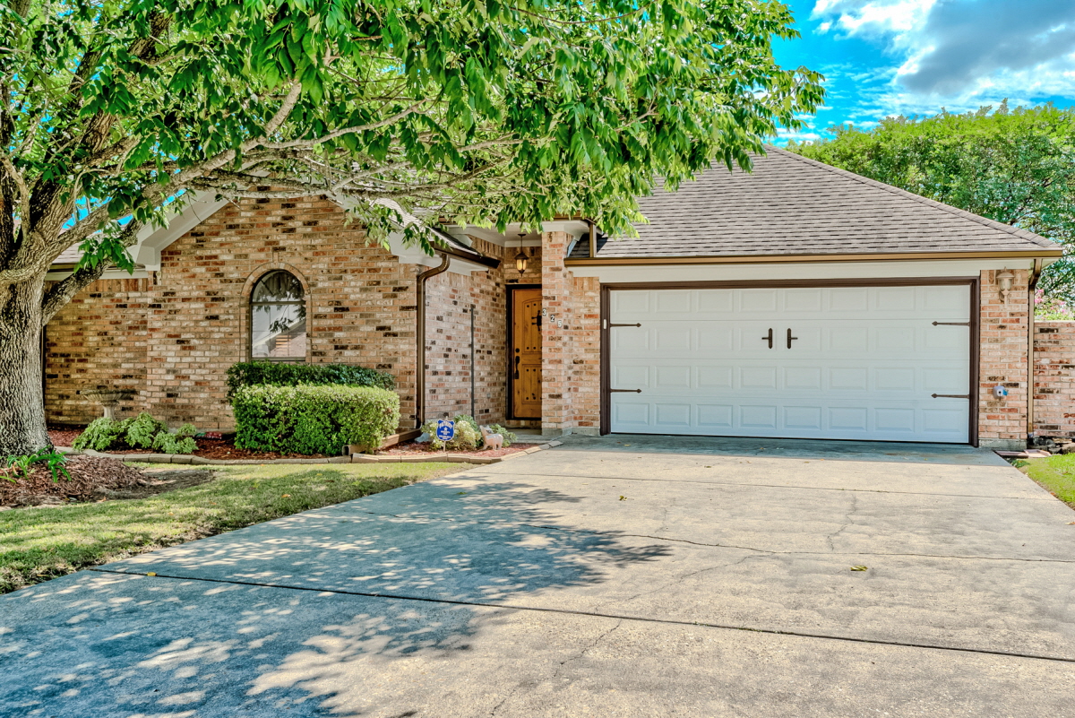 325 Castle Dr., Port Neches, TX, 77651 United States
