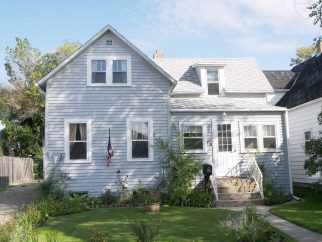 218 West 5th Street, Bottineau, ND