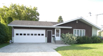 322 East 5th Street, Bottineau, ND