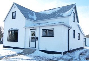 904 Nichol Street, Bottineau, ND