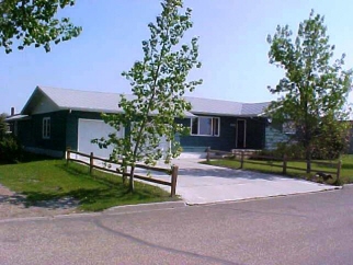 823 East 8th Street, Bottineau, ND