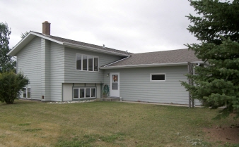 826 E 7th Street, Bottineau, ND
