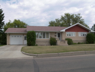 501 Nichol Street, Bottineau, ND